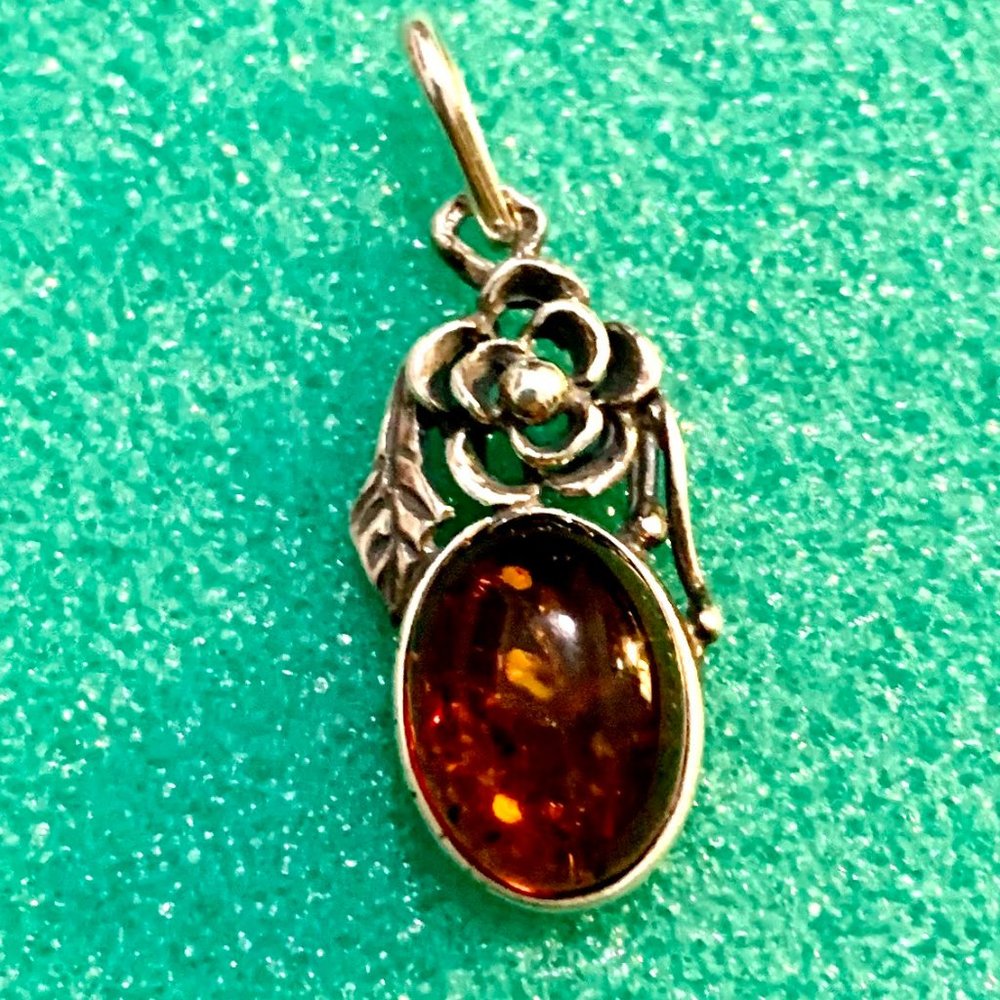 Vintage sliver & amber small pendant